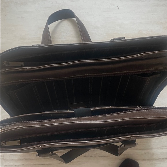 Kenneth Cole Reaction Tan Leather Handbag - Picture 6 of 7